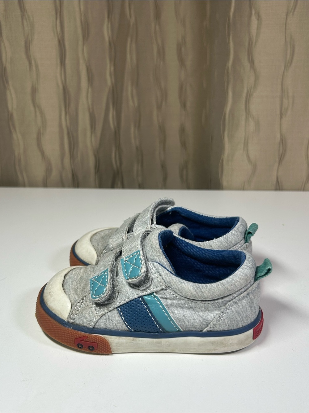 See Kai Run Russell Baby 6 Low Top Light Gray Sneaker Blue Teal Velcro Straps